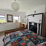 Teach Roisin-Traditional Irish Holiday Cottage In Malin Head.