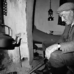 Teach Roisin-Traditional Irish Holiday Cottage In Malin Head.